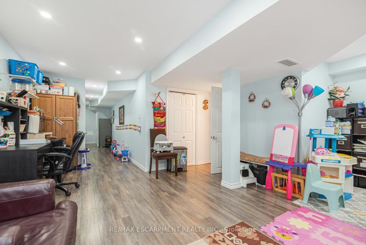 Photo 39 at 13 - 370 Stonehenge Drive, Meadowlands, Hamilton