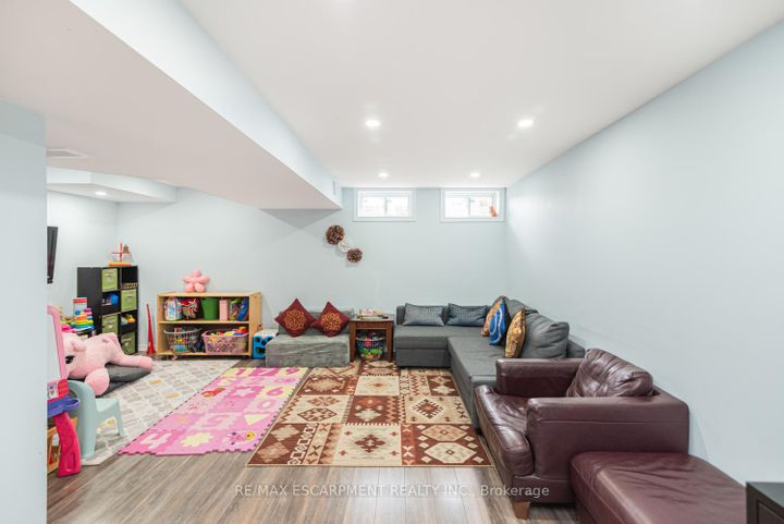 Photo 40 at 13 - 370 Stonehenge Drive, Meadowlands, Hamilton