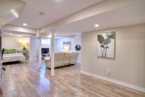 Photo 4 at 848 Attersley Dr Drive, Pinecrest, Oshawa