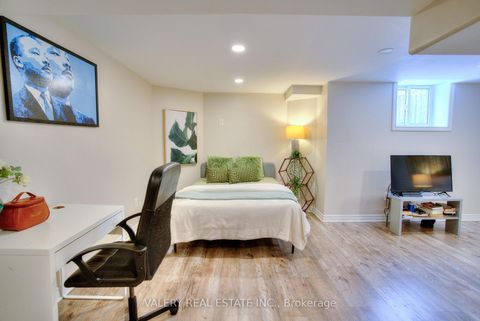 Photo 7 at 848 Attersley Dr Drive, Pinecrest, Oshawa