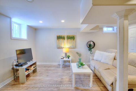 Photo 8 at 848 Attersley Dr Drive, Pinecrest, Oshawa