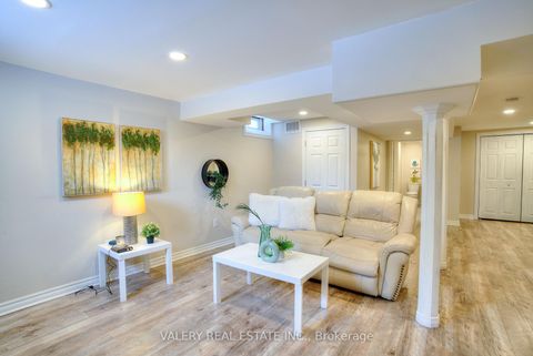 Photo 9 at 848 Attersley Dr Drive, Pinecrest, Oshawa