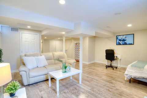 Photo 10 at 848 Attersley Dr Drive, Pinecrest, Oshawa