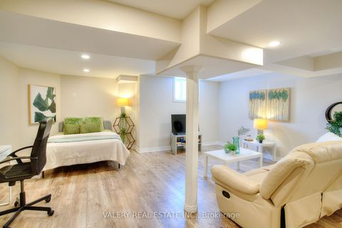 Photo 13 at 848 Attersley Dr Drive, Pinecrest, Oshawa