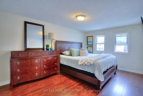 Photo 17 at 848 Attersley Dr Drive, Pinecrest, Oshawa