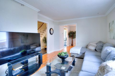 Photo 25 at 848 Attersley Dr Drive, Pinecrest, Oshawa