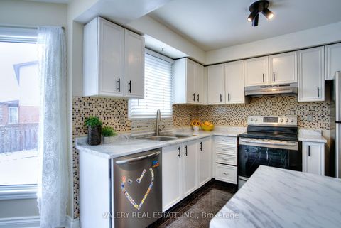 Photo 31 at 848 Attersley Dr Drive, Pinecrest, Oshawa