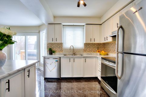 Photo 32 at 848 Attersley Dr Drive, Pinecrest, Oshawa