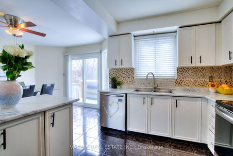 Photo 33 at 848 Attersley Dr Drive, Pinecrest, Oshawa