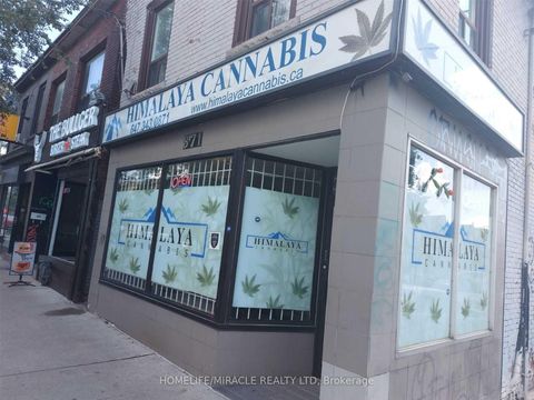 Photo 1 at 871 Dundas Street, Bellwoods, Toronto