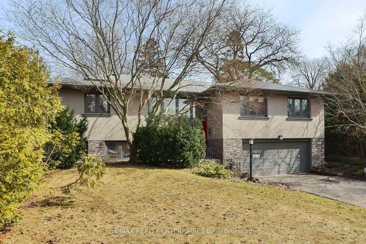 Photo 2 at 1439 Larchview Trail, Lakeview, Mississauga