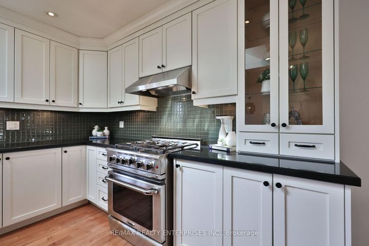 Photo 8 at 1439 Larchview Trail, Lakeview, Mississauga