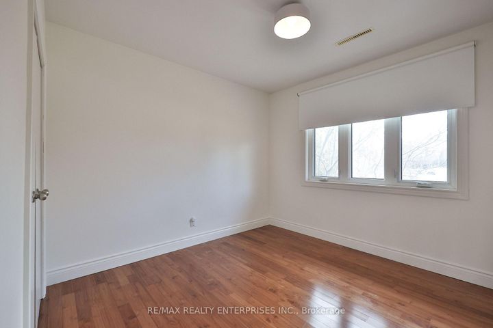 Photo 22 at 1439 Larchview Trail, Lakeview, Mississauga