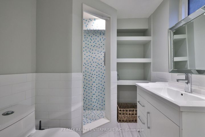 Photo 33 at 1439 Larchview Trail, Lakeview, Mississauga