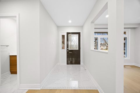 Photo 2 at 46 Flintwick Drive, Bendale, Toronto