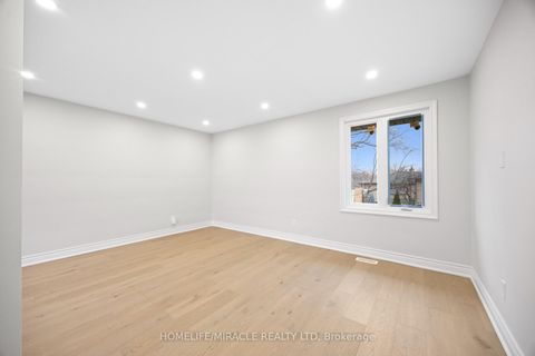 Photo 9 at 46 Flintwick Drive, Bendale, Toronto