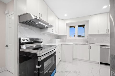 Photo 11 at 46 Flintwick Drive, Bendale, Toronto