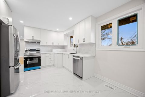 Photo 13 at 46 Flintwick Drive, Bendale, Toronto