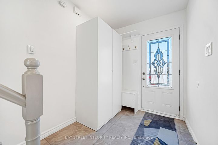 Photo 4 at 20 Elsa Vine Way, Bayview Village, Toronto