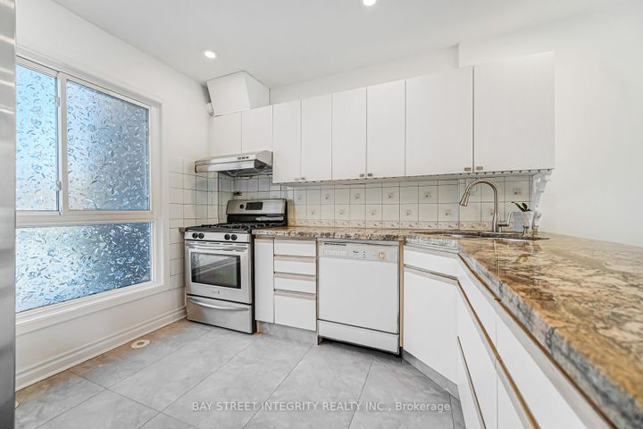 Photo 5 at 20 Elsa Vine Way, Bayview Village, Toronto