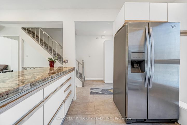 Photo 6 at 20 Elsa Vine Way, Bayview Village, Toronto