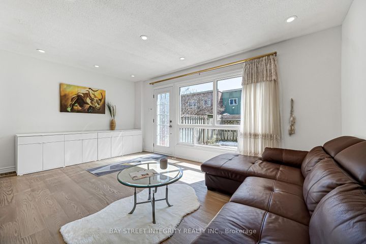 Photo 14 at 20 Elsa Vine Way, Bayview Village, Toronto