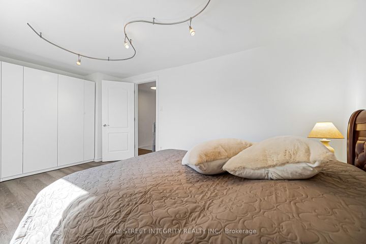 Photo 25 at 20 Elsa Vine Way, Bayview Village, Toronto