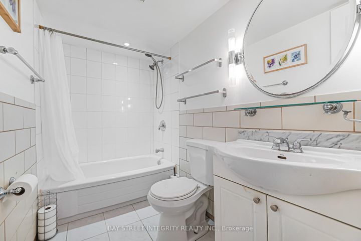 Photo 38 at 20 Elsa Vine Way, Bayview Village, Toronto