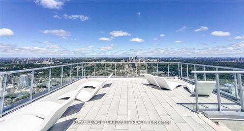 Photo 10 at 4202 - 1 Yorkville Avenue, Annex, Toronto