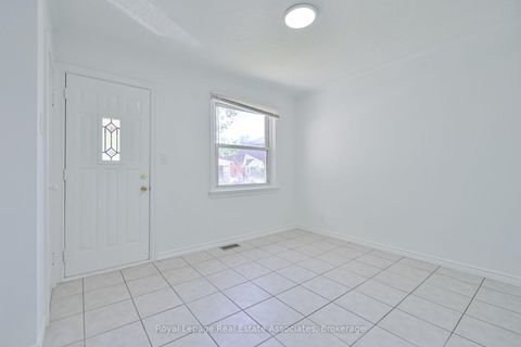 Photo 3 at 20 East Drive, Smythe, Toronto