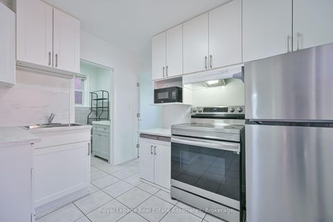 Photo 7 at 20 East Drive, Smythe, Toronto