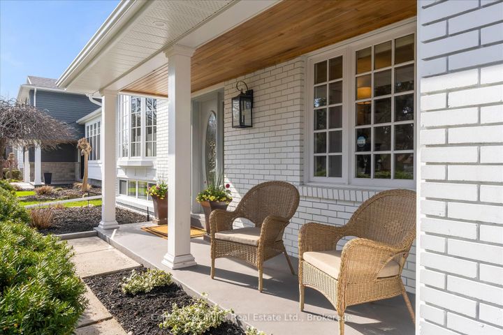 Photo 3 at 194 SOLINGATE Drive, BR Bronte, Oakville