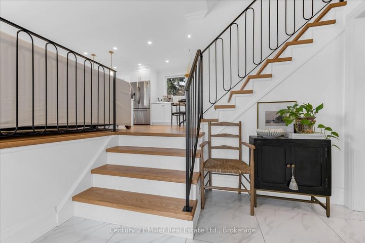 Photo 4 at 194 SOLINGATE Drive, BR Bronte, Oakville