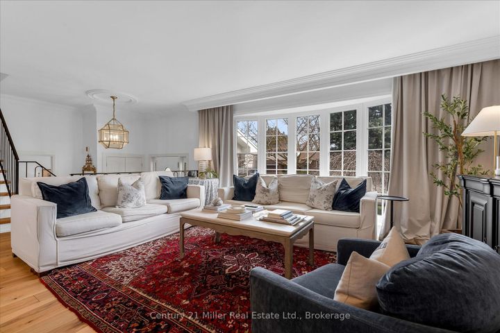 Photo 7 at 194 SOLINGATE Drive, BR Bronte, Oakville