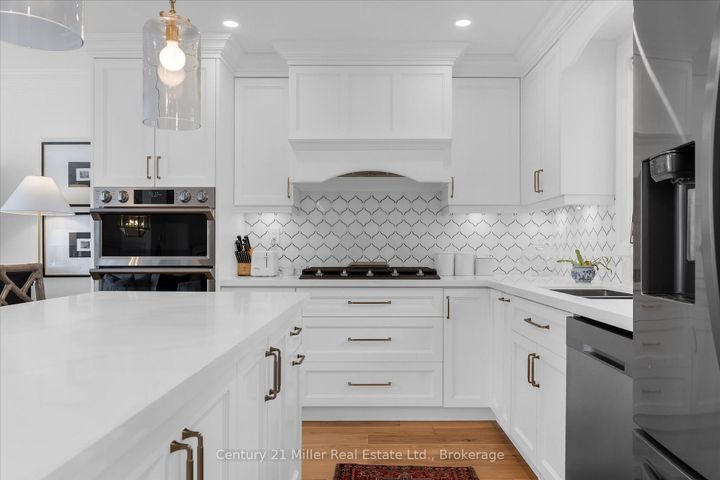 Photo 11 at 194 SOLINGATE Drive, BR Bronte, Oakville