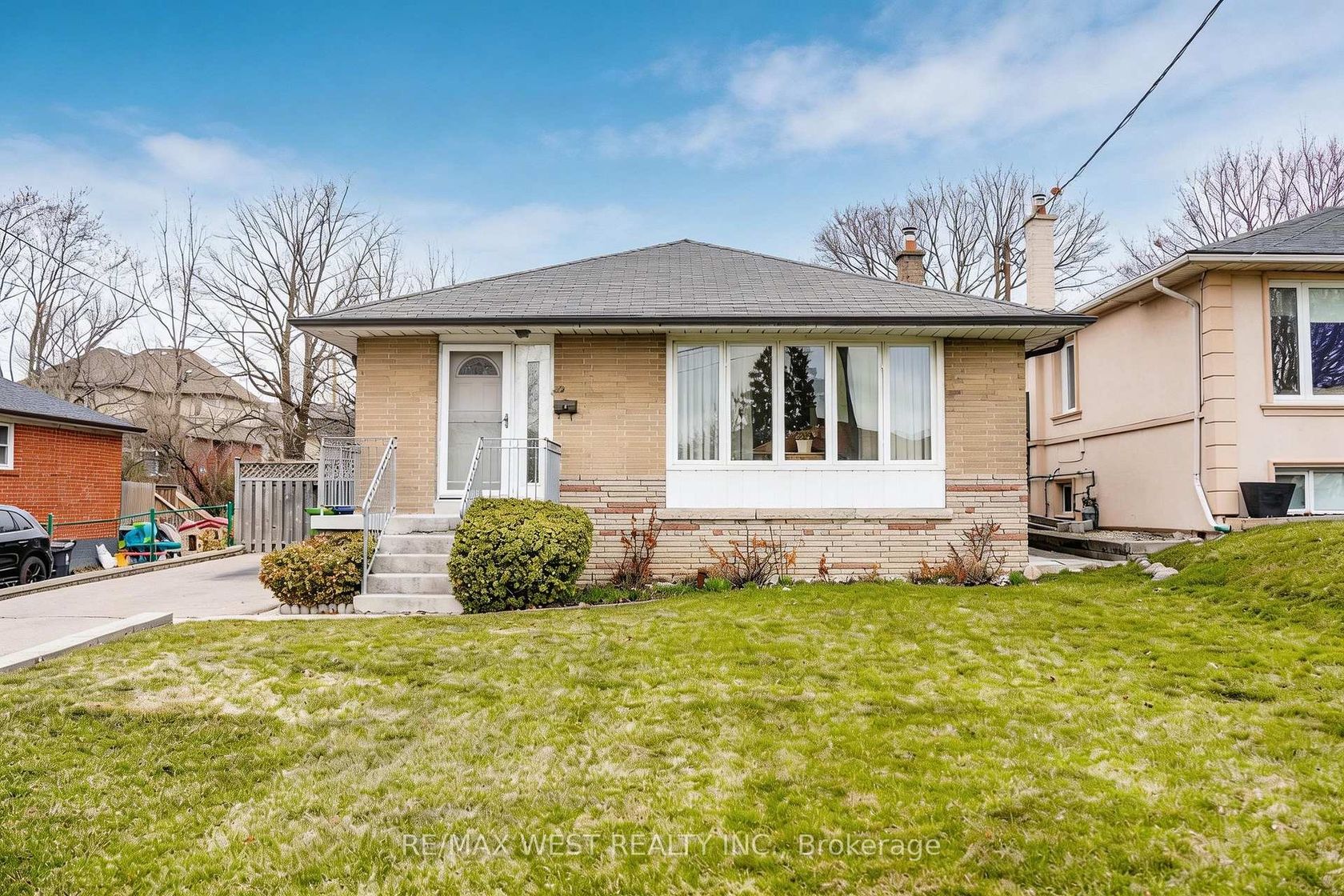 32 Deevale Road, CFB, Toronto photo 5