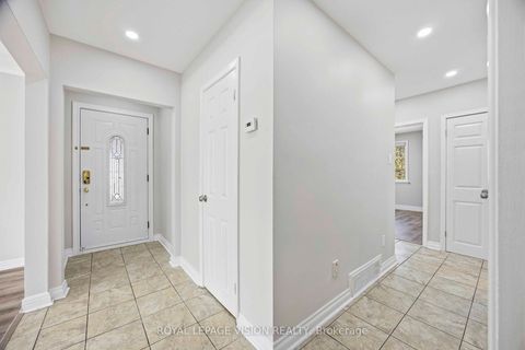 Photo 2 at 126 MILFORD HAVEN Drive, Morningside, Toronto