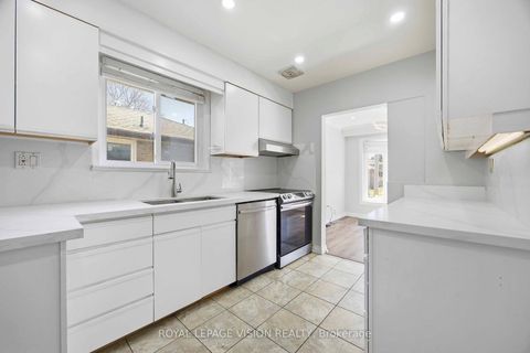 Photo 5 at 126 MILFORD HAVEN Drive, Morningside, Toronto