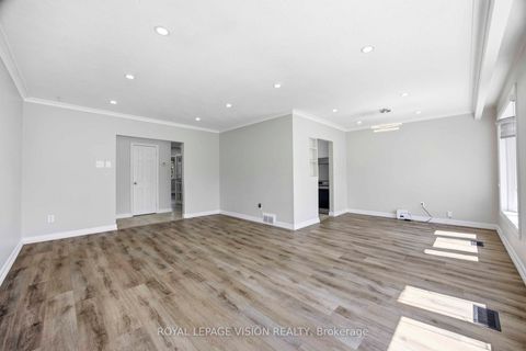 Photo 7 at 126 MILFORD HAVEN Drive, Morningside, Toronto