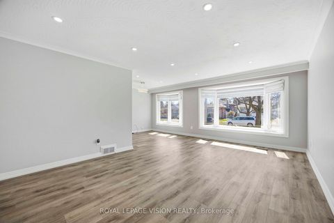 Photo 10 at 126 MILFORD HAVEN Drive, Morningside, Toronto
