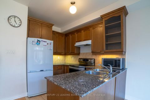 Photo 11 at 67 Sir Sanford Fleming Way, Patterson, Vaughan