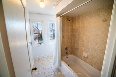 Photo 26 at 67 Sir Sanford Fleming Way, Patterson, Vaughan