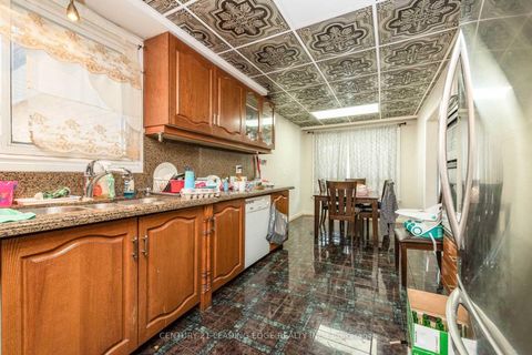 Photo 11 at 213 Grandravine Drive, York University Heights, Toronto