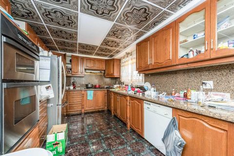 Photo 12 at 213 Grandravine Drive, York University Heights, Toronto