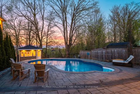 Photo 2 at 21 Tascona Court, Little Lake, Barrie