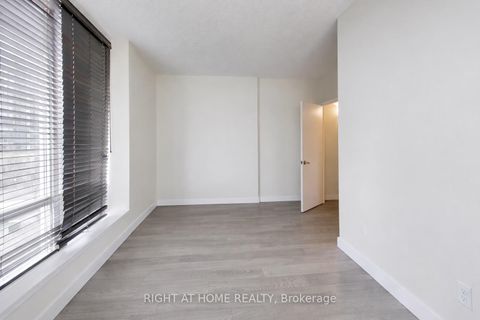 Photo 10 at TH07 - 25 Singer Court, Bayview Village, Toronto