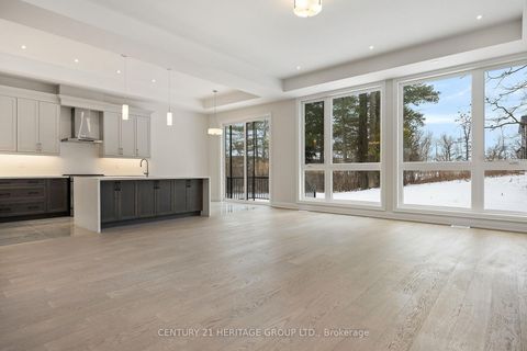 Photo 2 at 159 Snively Street, Oak Ridges Lake Wilcox, Richmond Hill