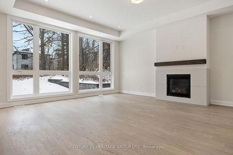 Photo 3 at 159 Snively Street, Oak Ridges Lake Wilcox, Richmond Hill