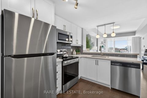 Photo 3 at 702 - 1801 Bayview Avenue, Leaside, Toronto
