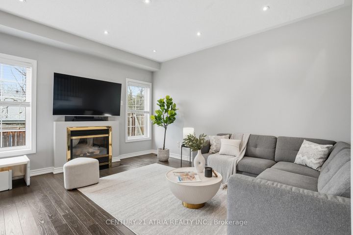 Photo 3 at 72 Dovetail Drive, Oak Ridges Lake Wilcox, Richmond Hill